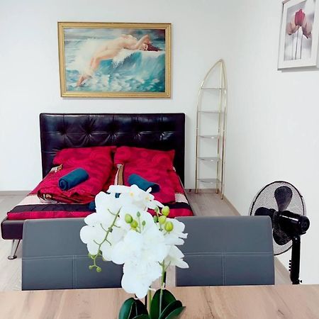 X Aug 2024 Comfort Apartment 5P Af Wina Bagian luar foto