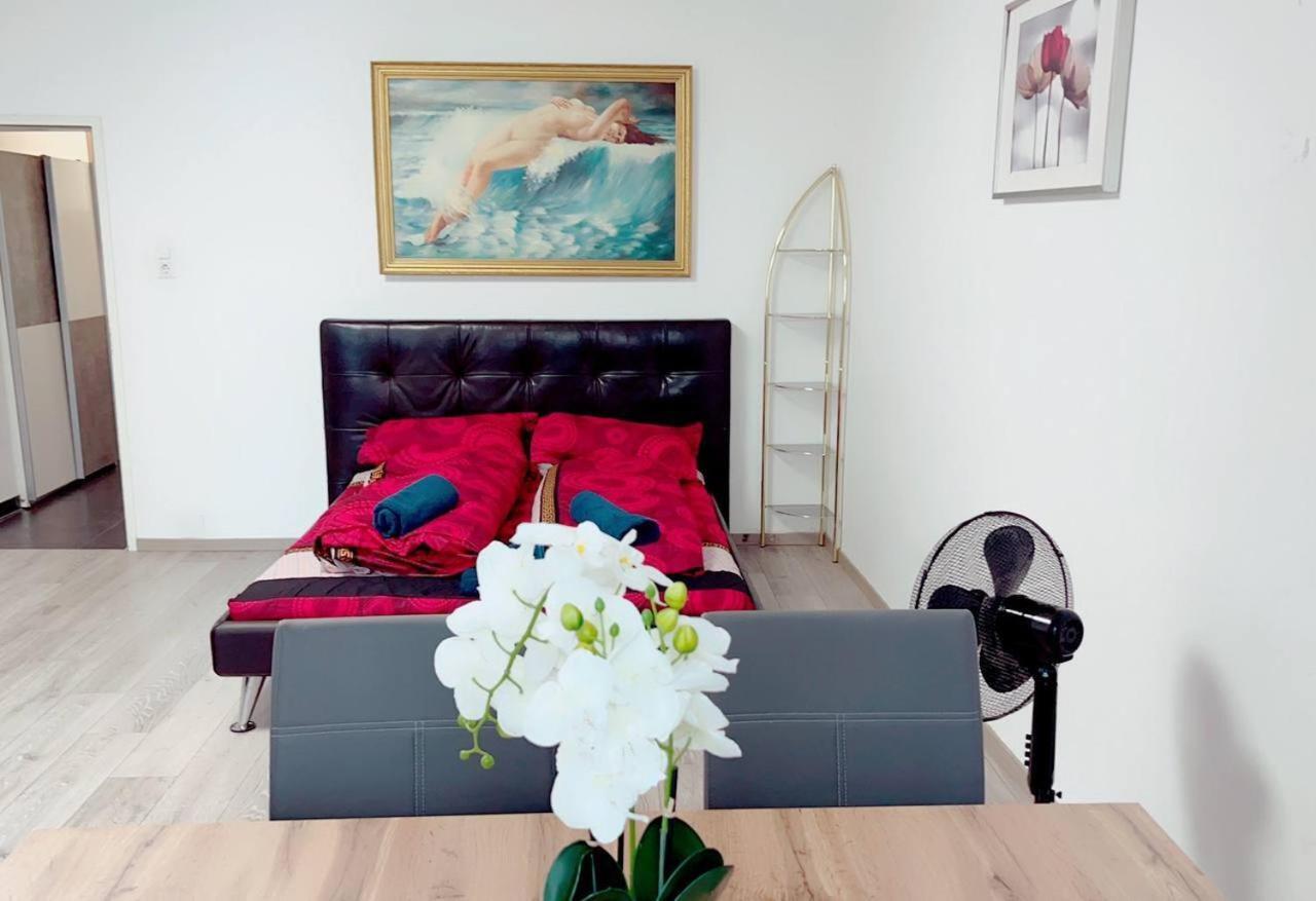 X Aug 2024 Comfort Apartment 5P Af Wina Bagian luar foto